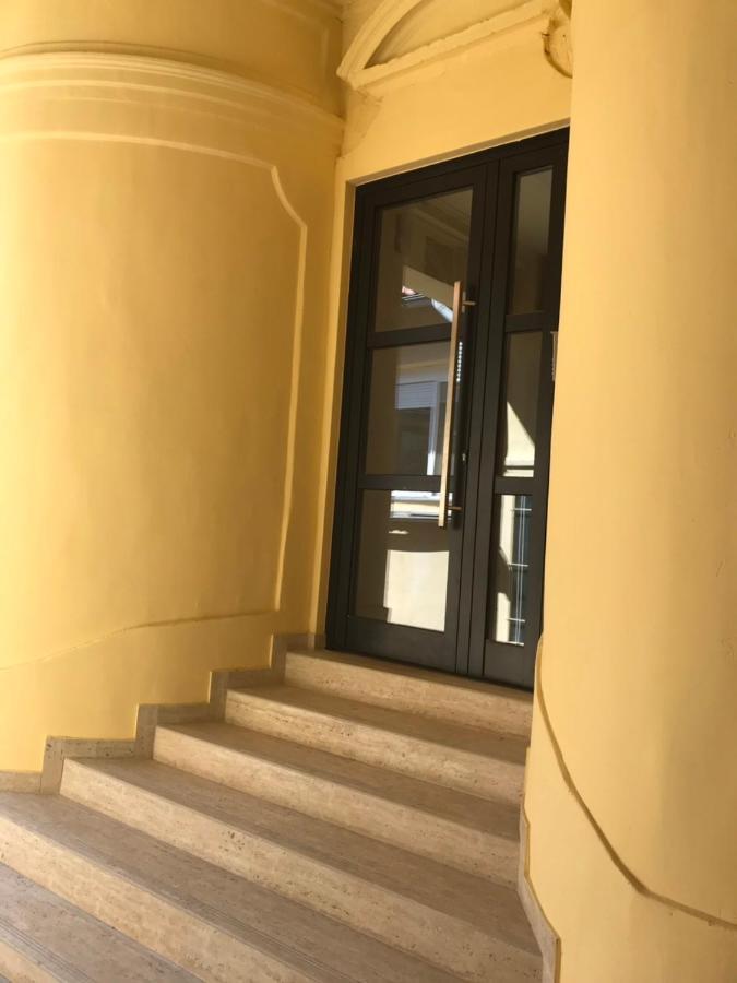 Modern Living Apt - Emberly - Private Parking نوفي ساد المظهر الخارجي الصورة